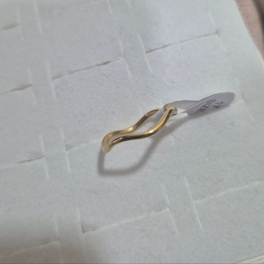 Luna Thin Wave Ring