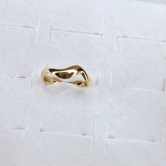 Twisted Wave Ring