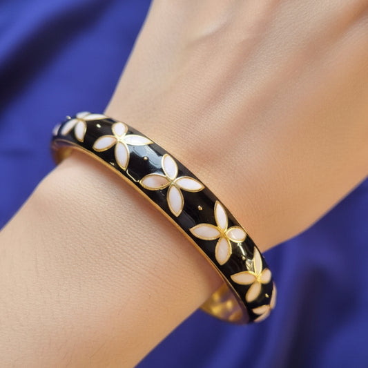 Enamel Black White Floral Petal Design Openable Bangle Bracelet