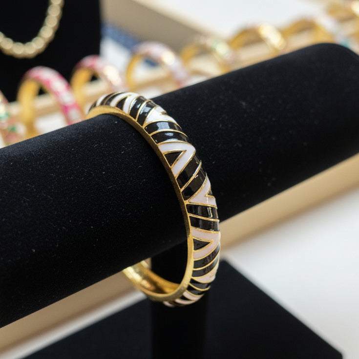 Enamel Black White V Design Openable Bangle Bracelet