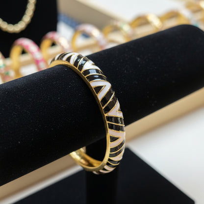 Enamel Black White V Design Openable Bangle Bracelet