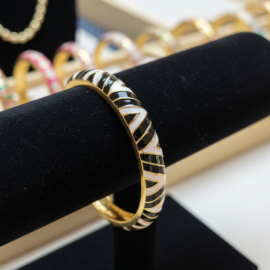 Enamel Black White V Design Openable Bangle Bracelet