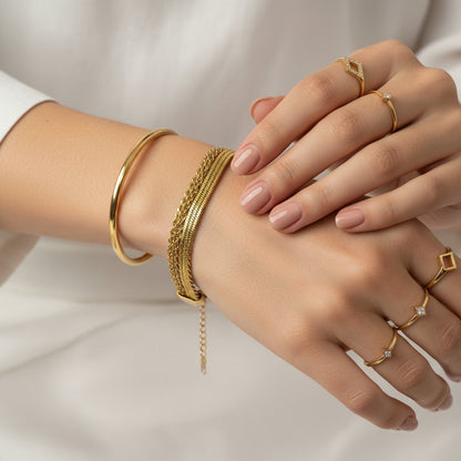 Broad layer Loose Gold Bracelet