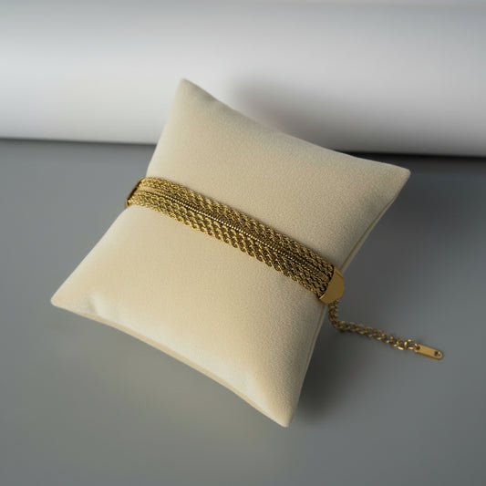Broad layer Loose Gold Bracelet