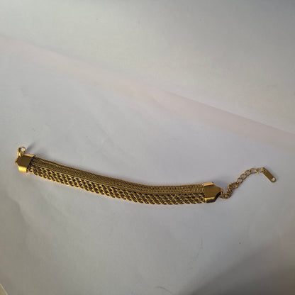 Broad layer Loose Gold Bracelet