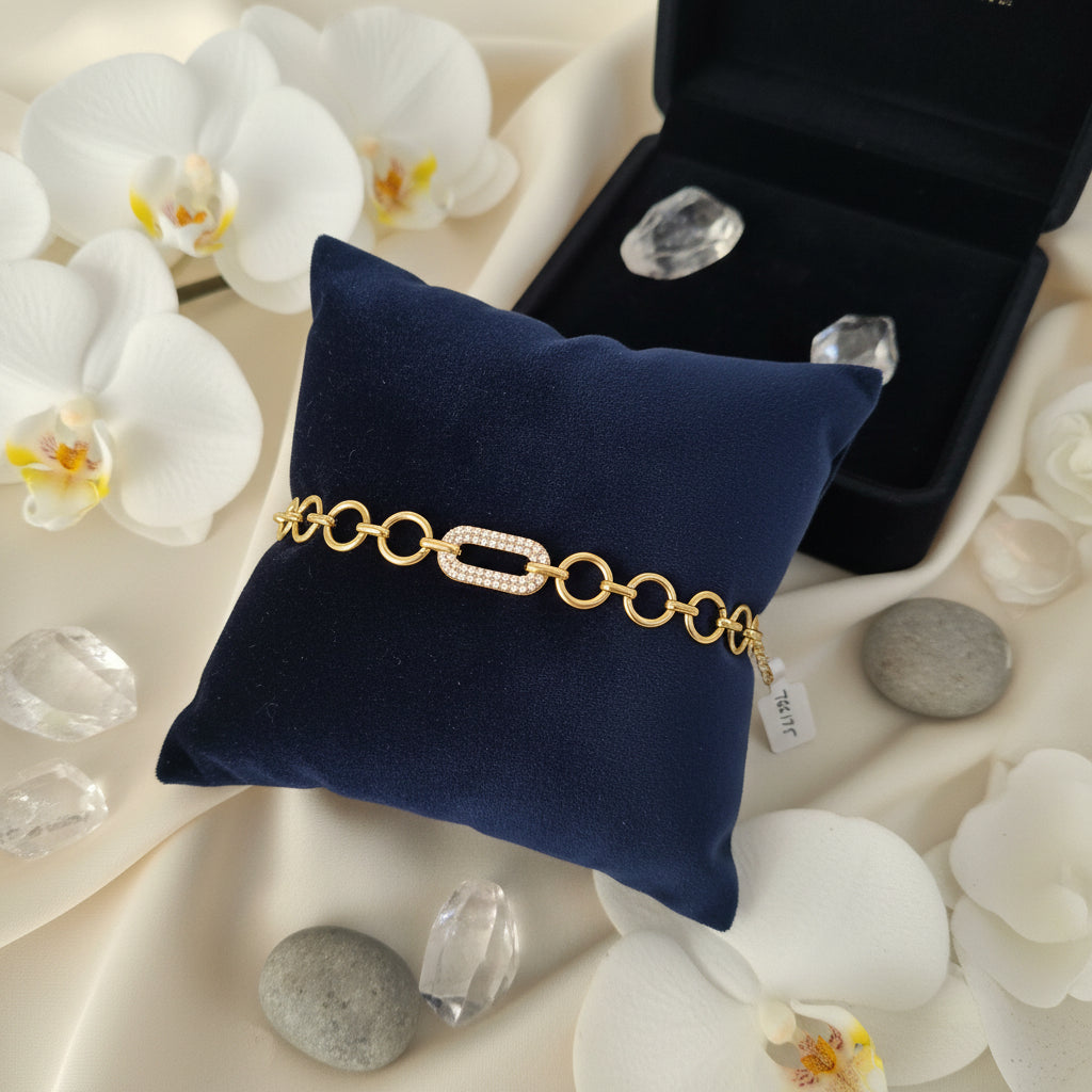 Diamond Studded Circle Loose Gold Bracelet