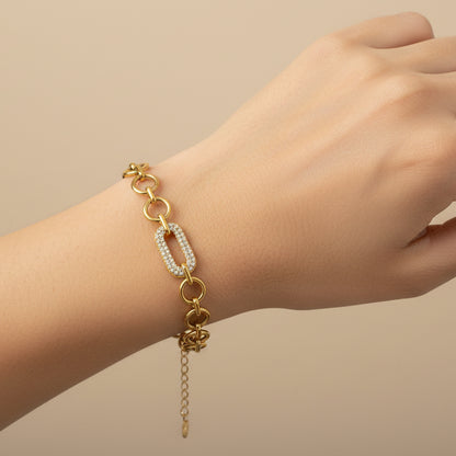 Diamond Studded Circle Loose Gold Bracelet