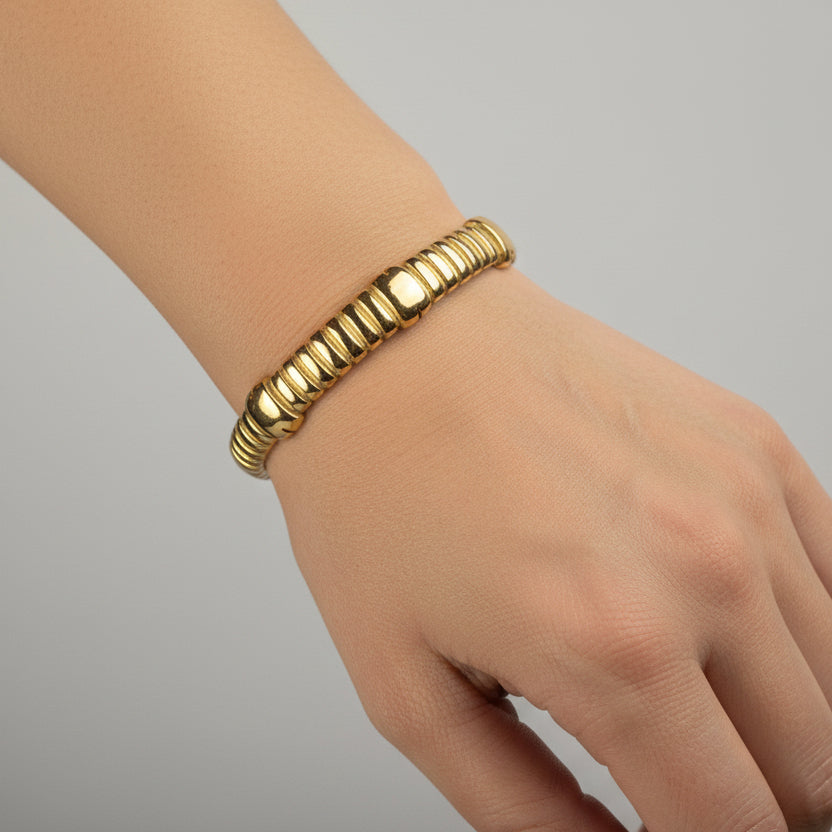 Line Patterned Gold Openable Bracelet