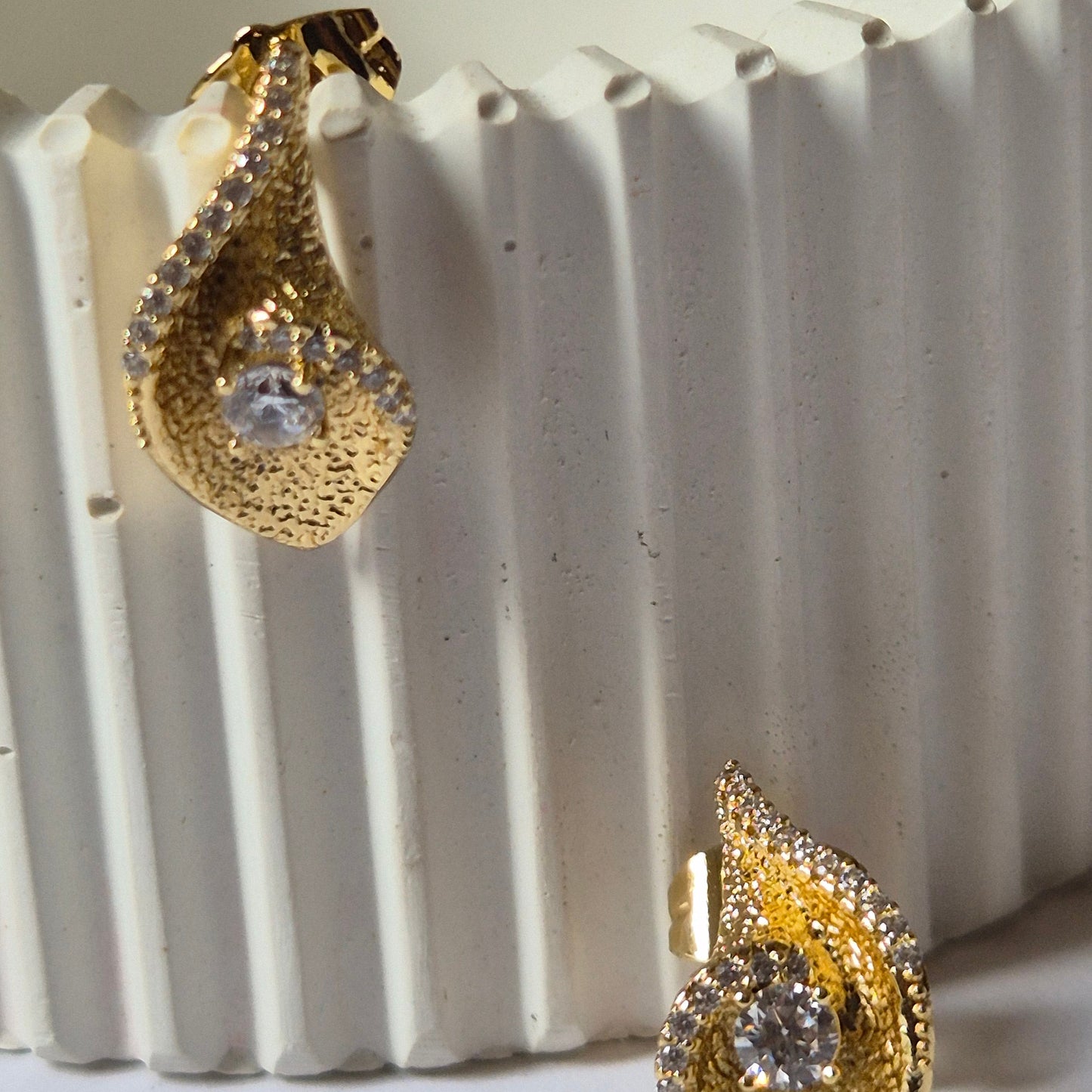 Elara Studs