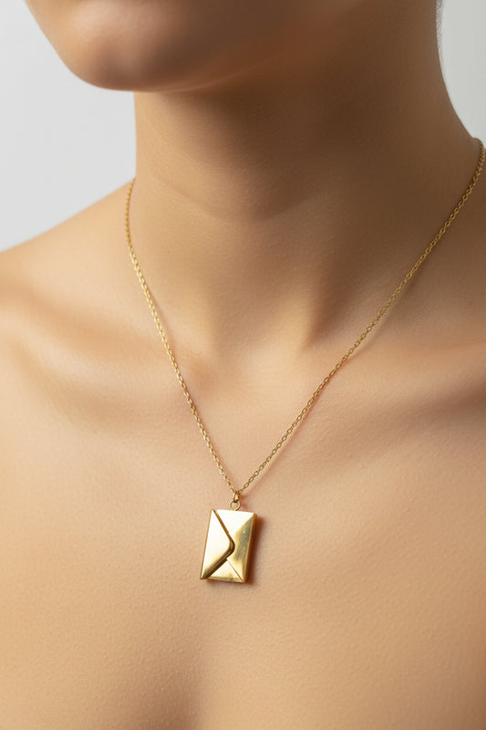 Envelop Necklace