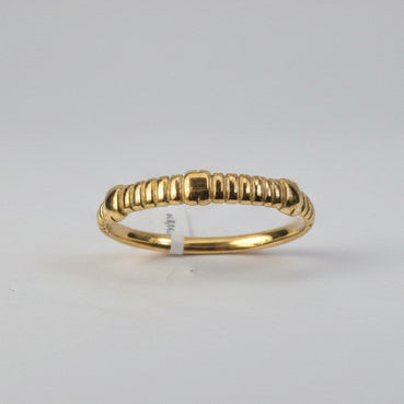 Line Patterned Gold Openable Bracelet