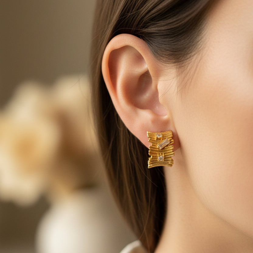 Gold earrings with diamond