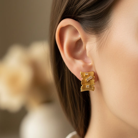 Gold earrings with diamond
