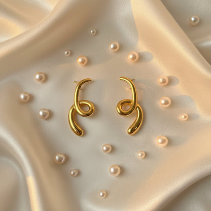 Gold dainty earring