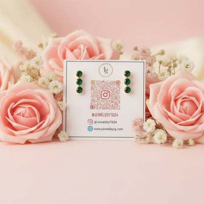 Green stone earrning