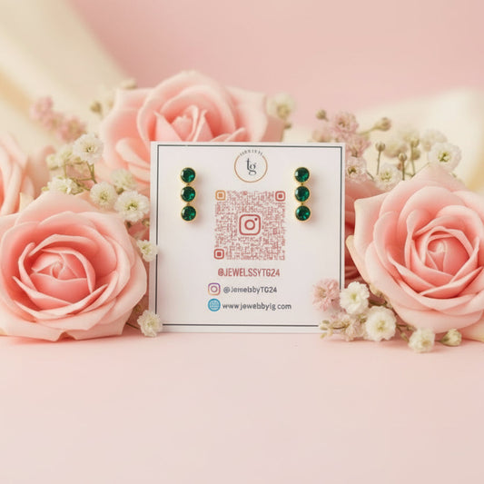 Green stone earrning